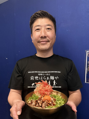 脱サラしてなぜ市場内にみそラーメン店を？　「前世はらぁ麺や」・二木智幸さんに聞く